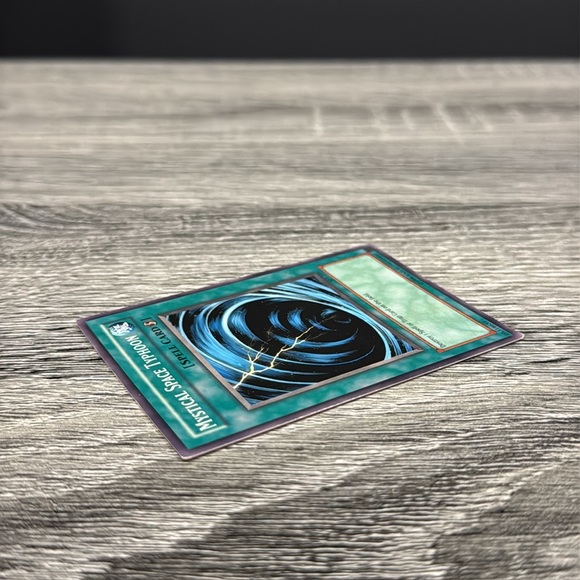 Yu-Gi-Oh! | Mystical Space Typhoon (1996) - Vintage Collectible Trading Card - Picture 9 of 14